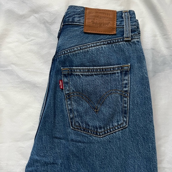Levi’s High Loose Taper Jean - Picture 2 of 3